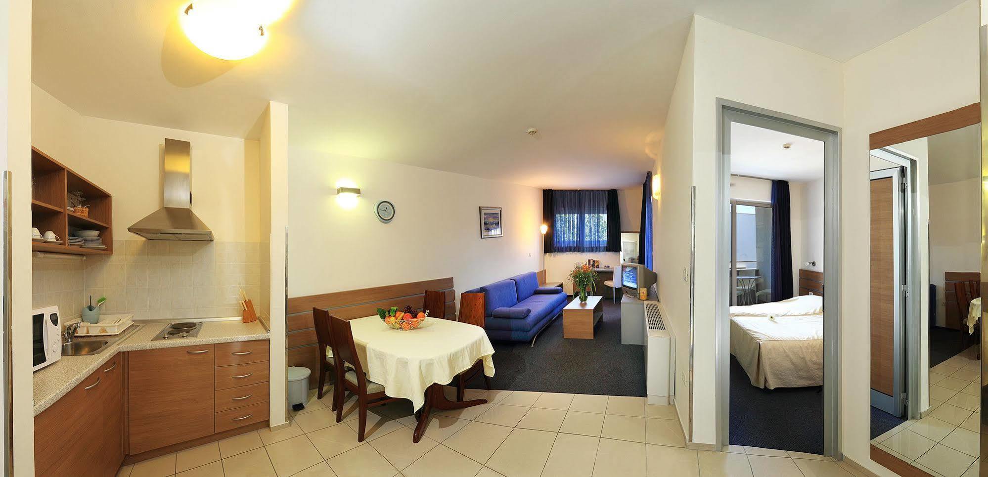 Apartmani Marija Postira Exterior photo